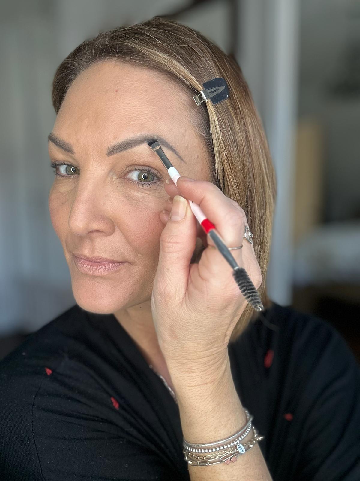 Angled Eyebrow Brush With Spoolie For Precision & Definition