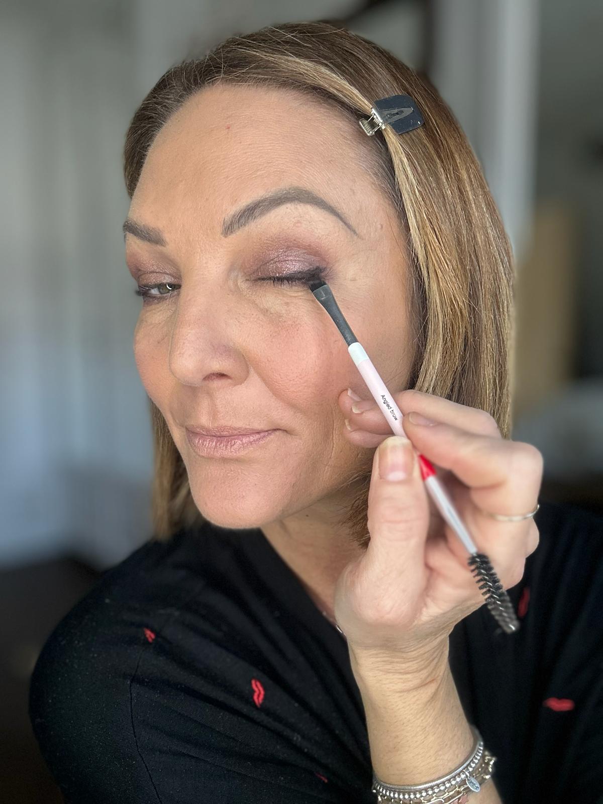 Angled Eyebrow Brush With Spoolie For Precision & Definition