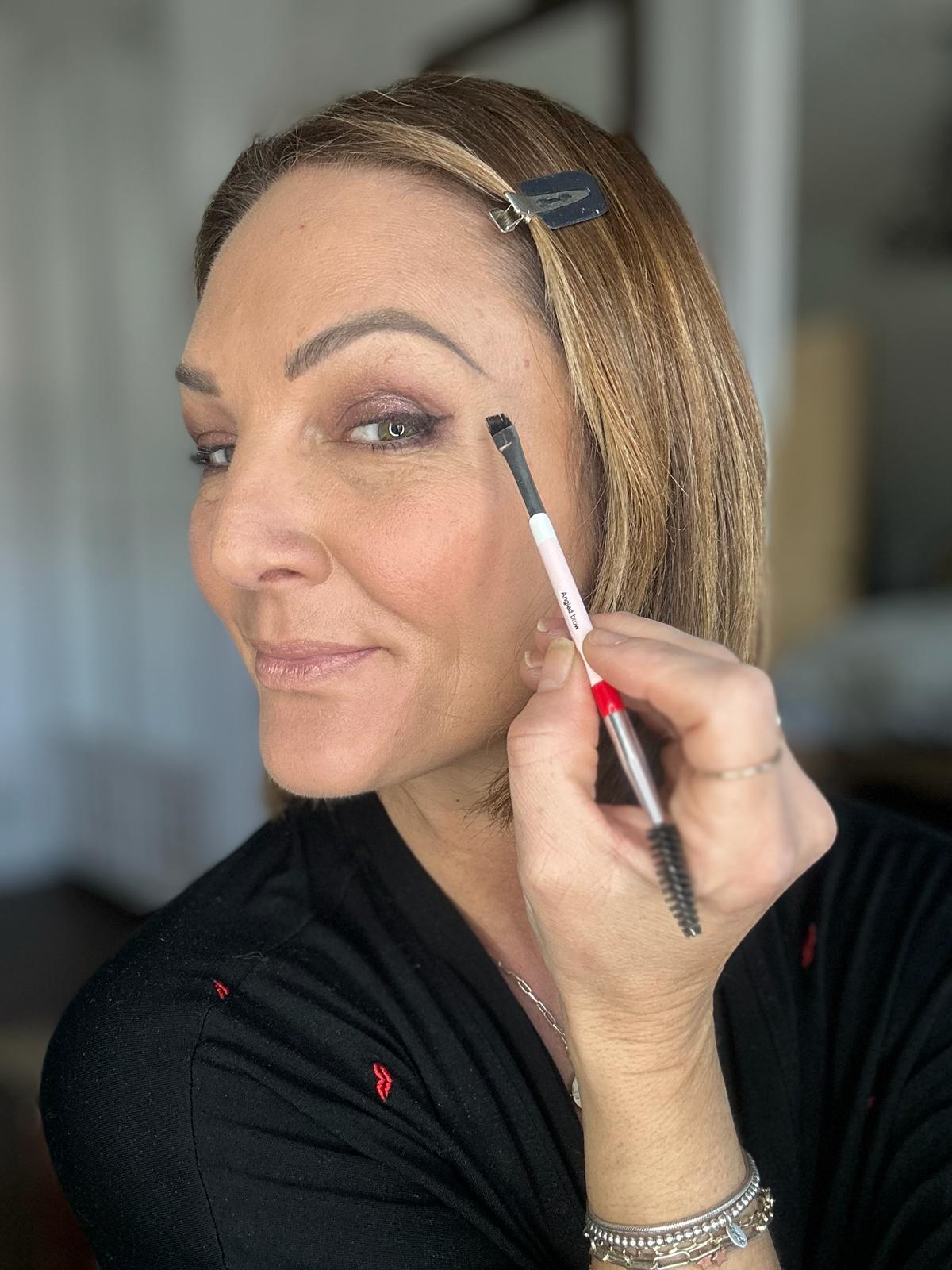Angled Eyebrow Brush With Spoolie For Precision & Definition