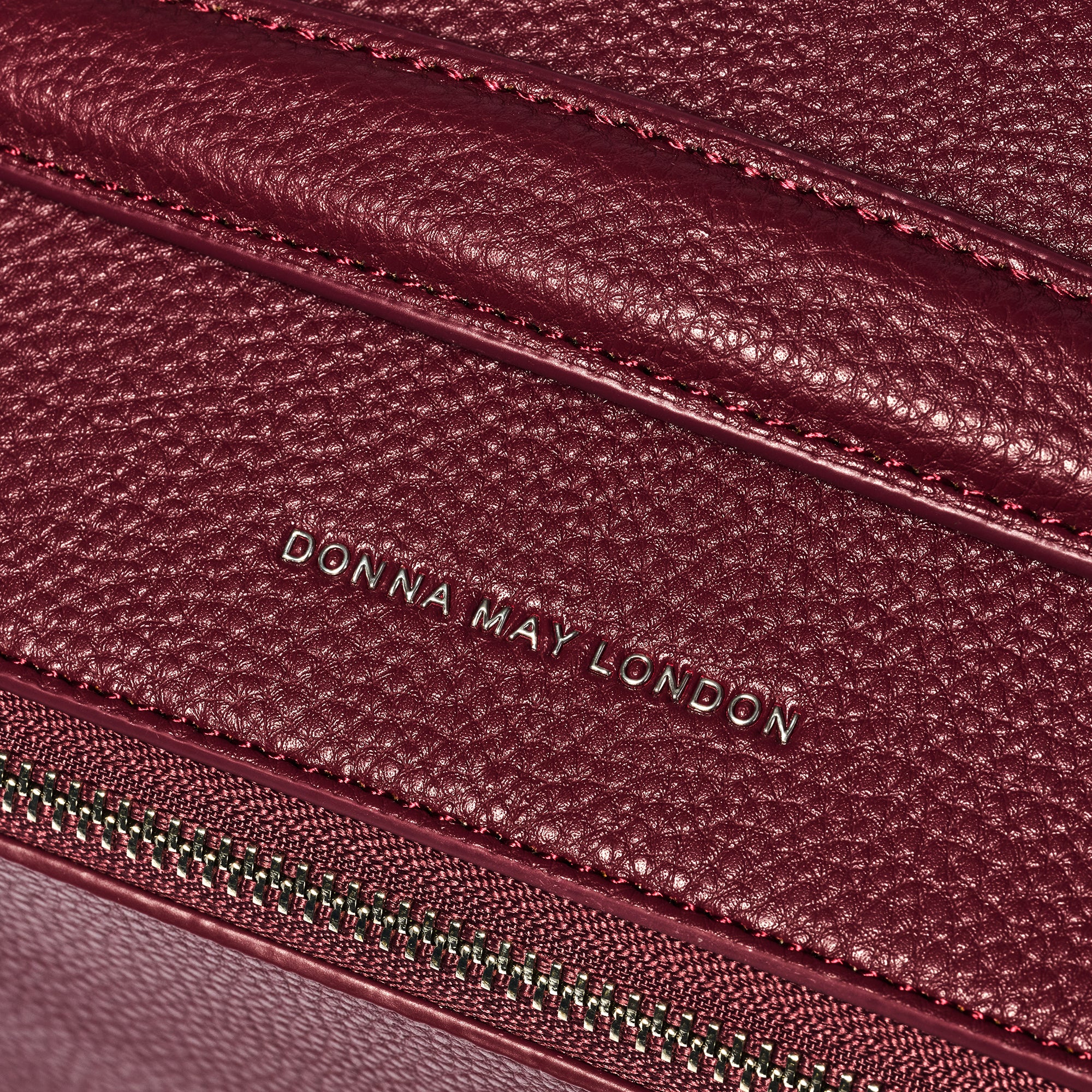 Chic Train Beauty Box for makeup storage - Burgundy