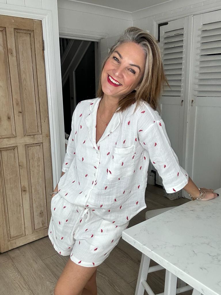 Shortie White Cotton Pyjamas With Red Lip Embroidery