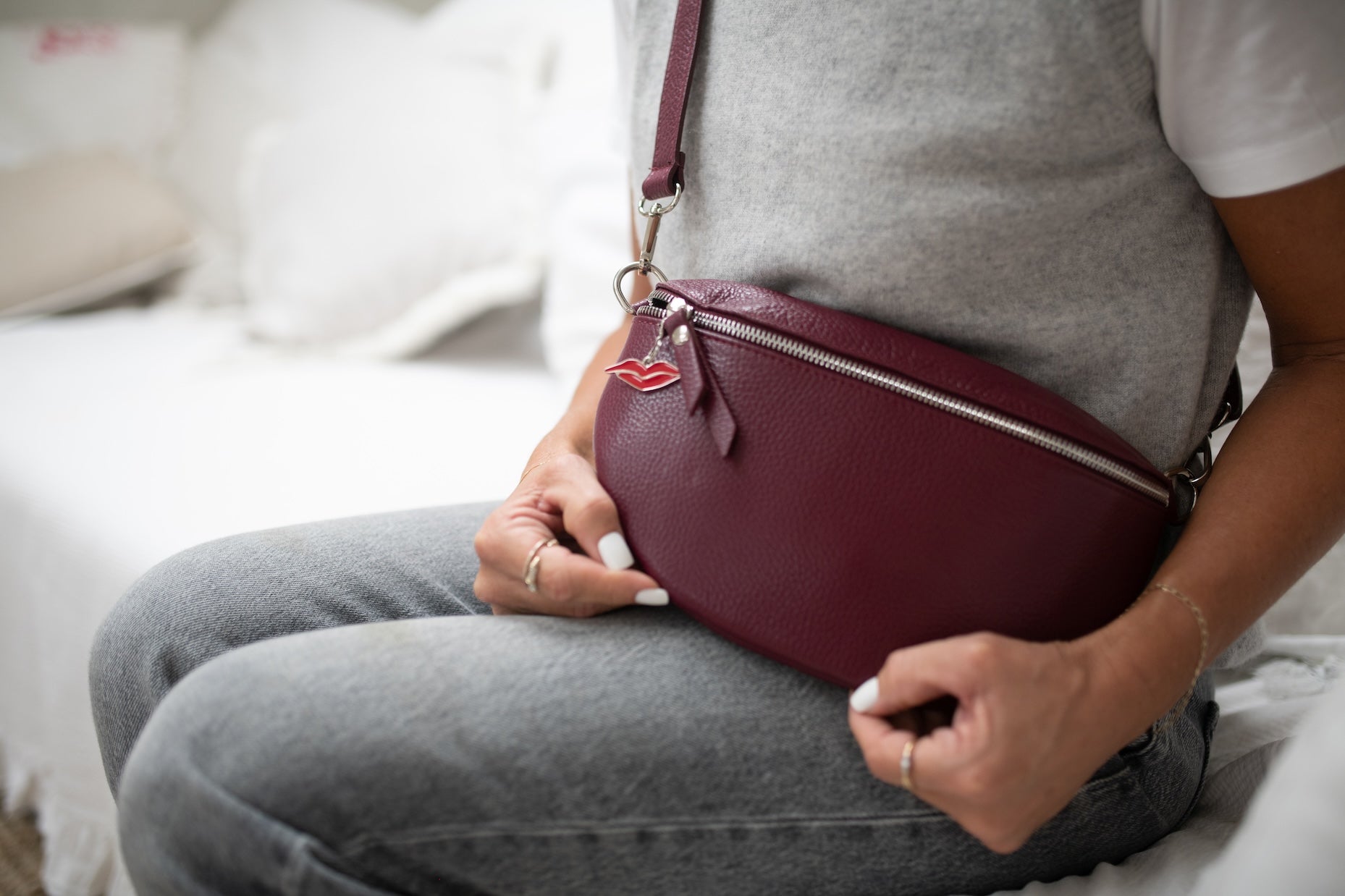 Bordeaux City Bag in Cranberry - with leather strap