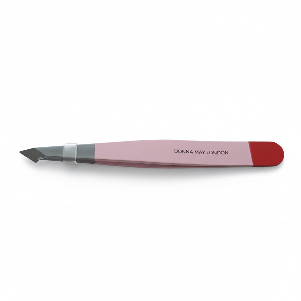 Precision Eyebrow Tweezers in Pink