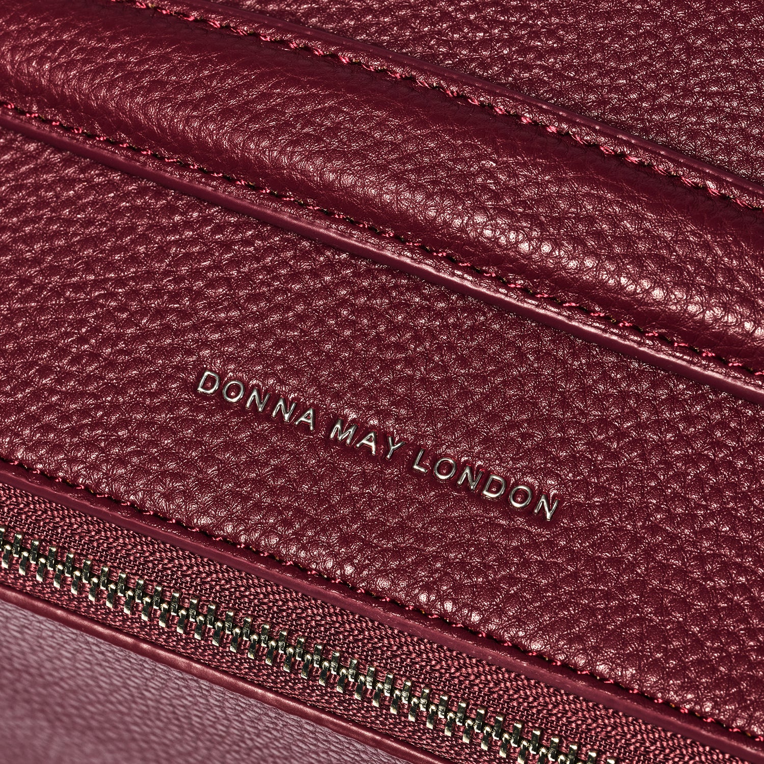 Chic Train Beauty Box for makeup storage - Burgundy